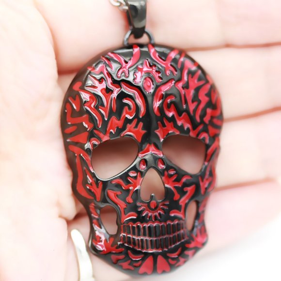 Red Design Skull SST Necklace Black Ion Plating - Picture 4 of 5